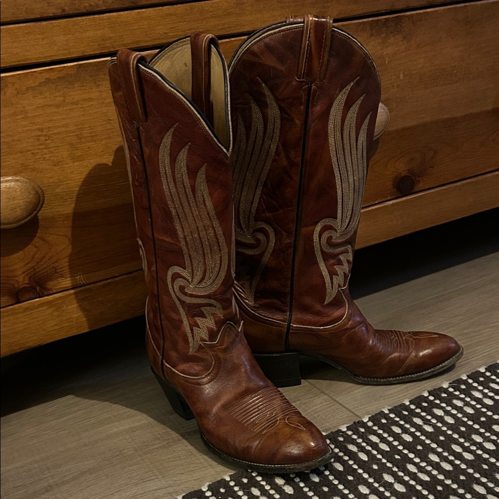 Tony Lama Brown Heeled Boots - Picture 4 of 6
